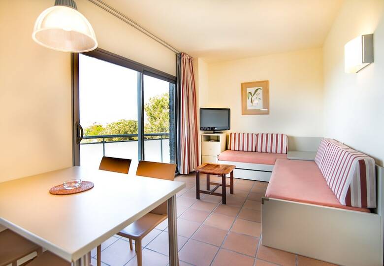 Ciutat De Palol Aparthotel