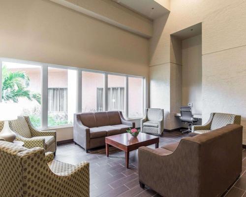 Hotel Comfort Inn & Executive Suites Naples