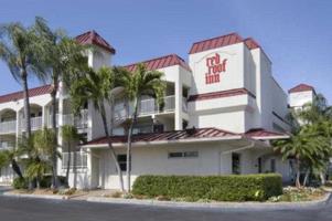 Hotel Red Roof Plus & Suites Naples