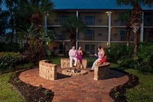 Hotel Red Roof Plus & Suites Naples