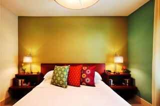 El Paseo Hotel