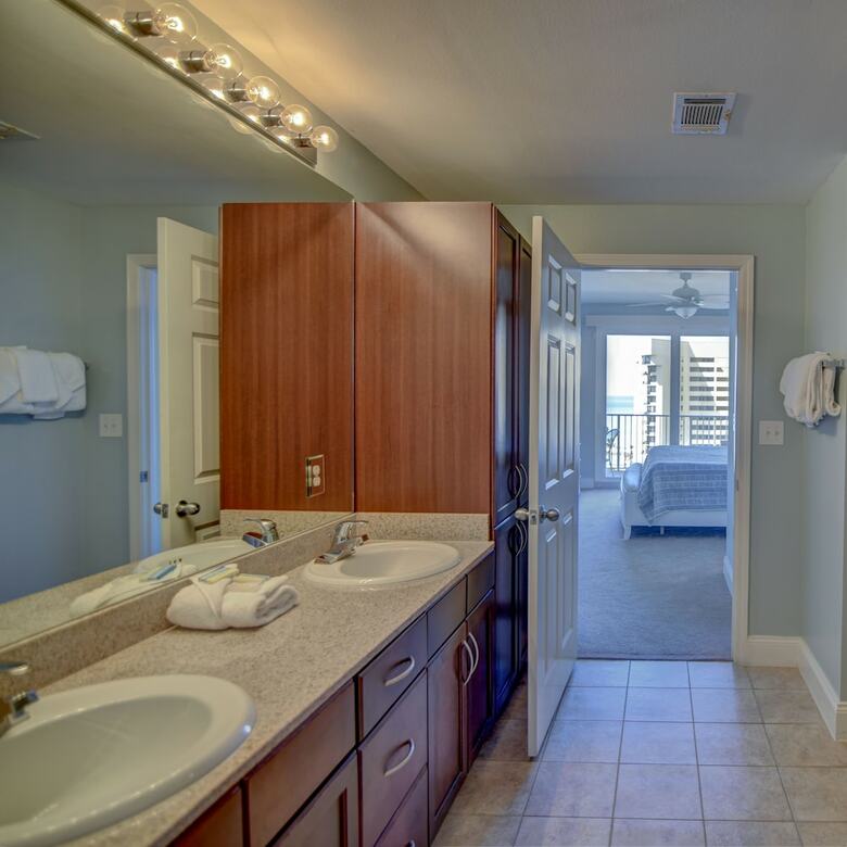 Aparthotel Laketown Wharf By Resort Collection