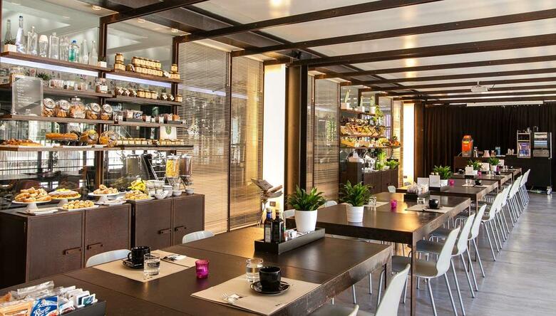 UNA Hotel One