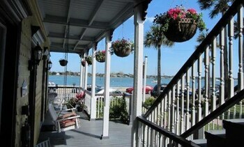 Bed & Breakfast Bayfront Marin House
