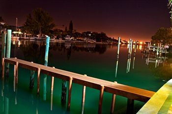 Bay Palms Waterfront Resort - Hotel And Marina