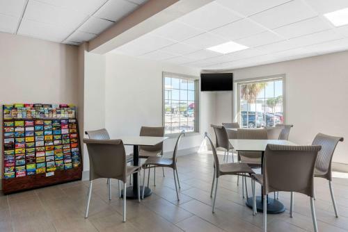 Motel Econo Lodge At Raymond James Stadium