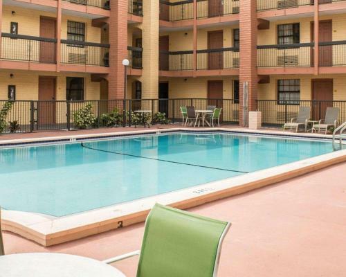 Motel Rodeway Inn & Suites Tampa