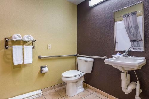 Motel 6 Canton