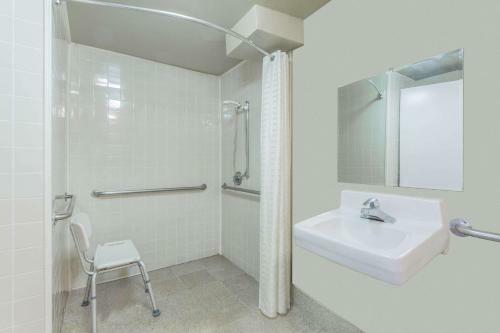 Hotel Super 8 Atlanta Northeast Ga