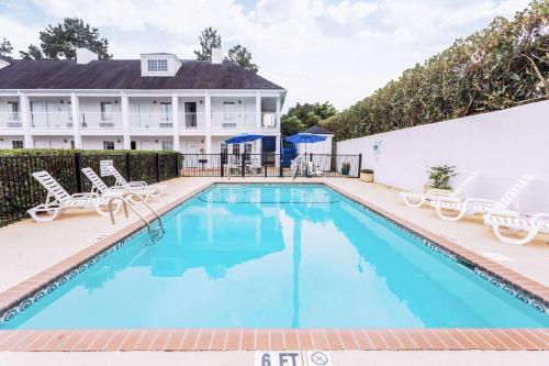 Motel Baymont Inn And Suites - Valdosta