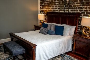 Bed & Breakfast East Bay Inn