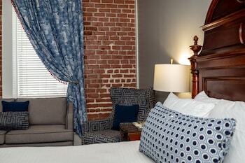 Bed & Breakfast East Bay Inn