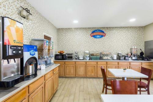 Hotel Baymont Inn & Suites Savannah