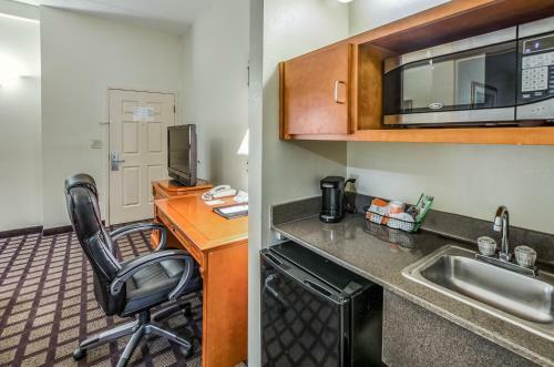 Hotel Clarion Suites Savannah