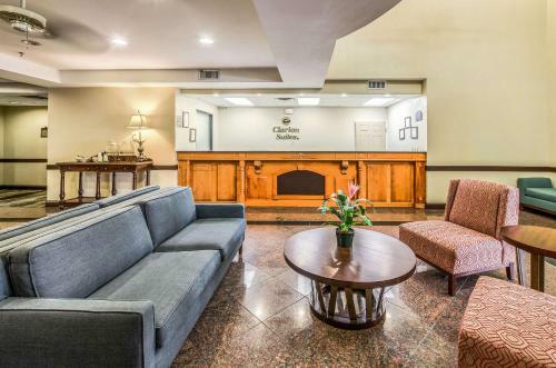 Hotel Clarion Suites Savannah