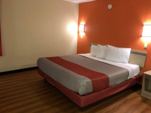Motel 6 - Urbana