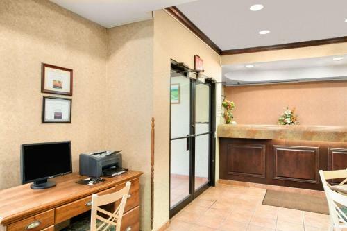 Hotel Super 8 By Wyndham Grayville