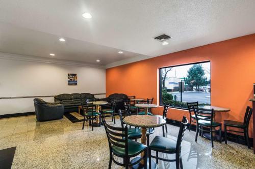 Hotel Motel 6 Libertyville