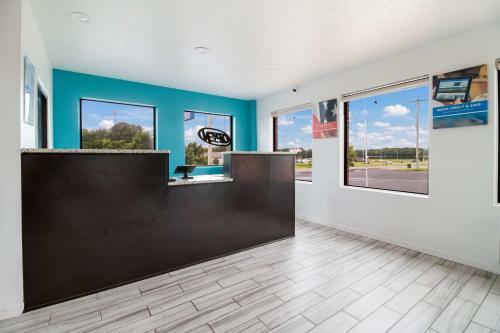 Motel 6 Metropolis