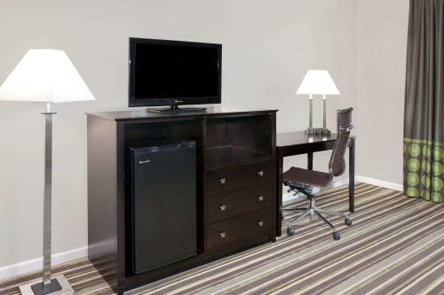 Hotel Super 8 By Wyndham Morton Grove/chicago