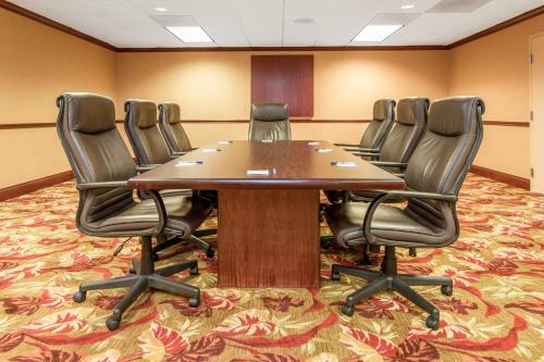 Holiday Inn Express Hotel & Suites Bloomington
