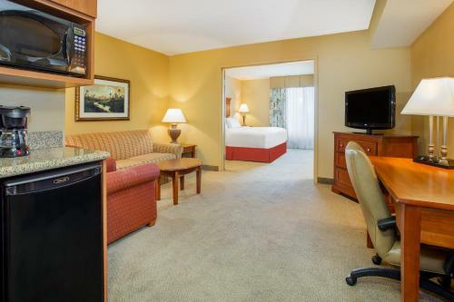 Holiday Inn Express Hotel & Suites Bloomington