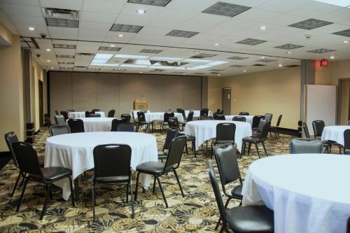 Hotel Lamplighter Inn & Suites Pittsburg