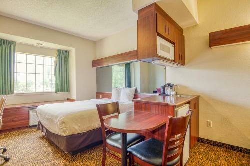 Hotel Microtel Inn And Suites