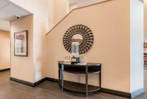 Hotel Comfort Suites Monroe
