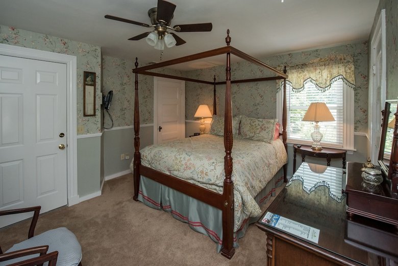 Bed & Breakfast Anne's White Columns Inn