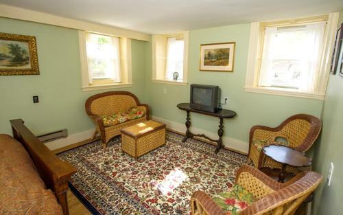Posada Thornhedge Inn