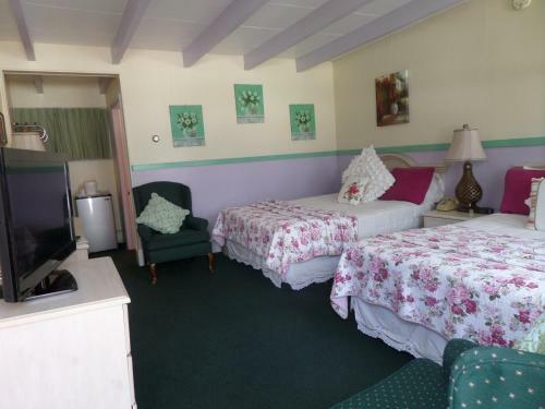 Claddagh Motel & Suites