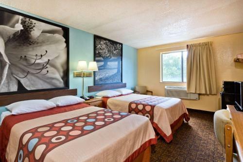 Hotel Super 8 Lexington Park/california Area