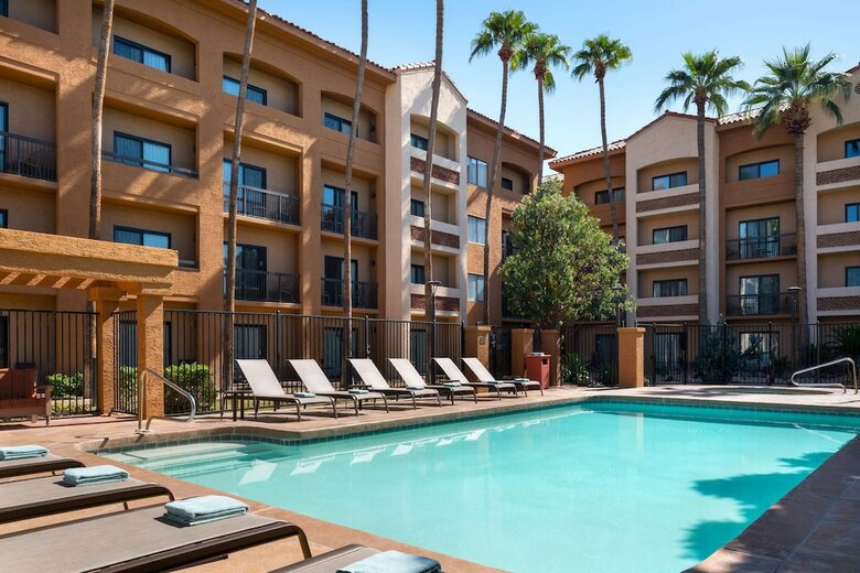 Hotel Courtyard By Marriott Phoenix Camelback