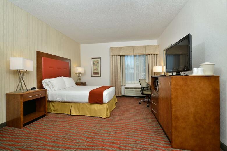 Holiday Inn Express Boston/milford Hotel