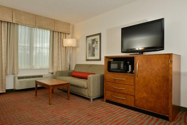 Holiday Inn Express Boston/milford Hotel