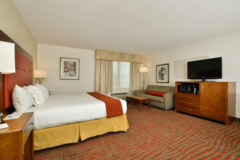 Holiday Inn Express Boston/milford Hotel