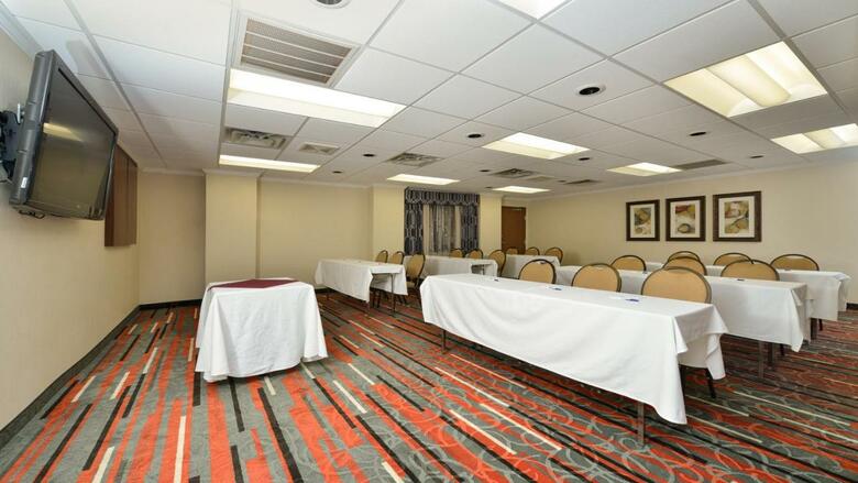 Holiday Inn Express Boston/milford Hotel