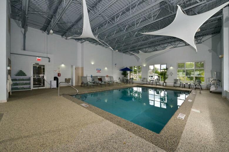 Holiday Inn Express Boston/milford Hotel