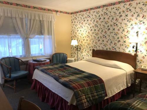 Posada 1896 House Country Inn - Brookside & Pondside