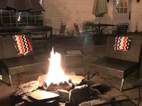 Posada 1896 House Country Inn - Brookside & Pondside