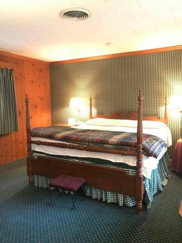 Posada 1896 House Country Inn - Brookside & Pondside