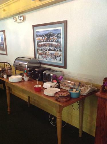 Posada 1896 House Country Inn - Brookside & Pondside