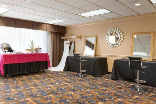 Crowne Plaza Hotels & Resorts Auburn Hills
