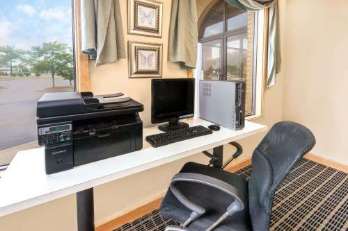 Motel Days Inn And Suites Kalamazoo
