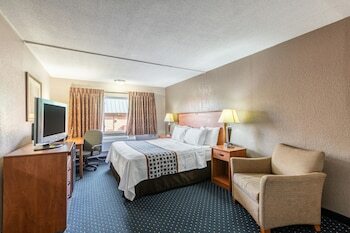Magnuson Hotel Detroit Airport