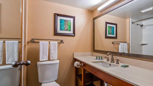 Hotel Baymont Inn And Suites Warren