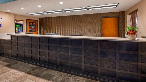 Hotel Baymont Inn And Suites Warren