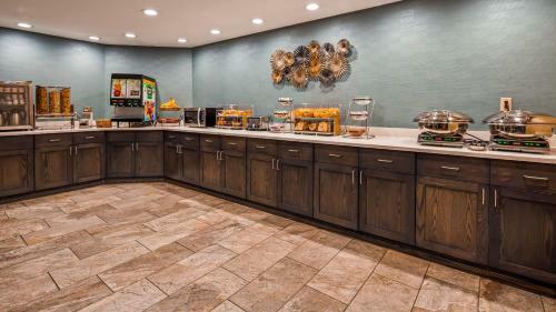Hotel Baymont Inn And Suites Warren