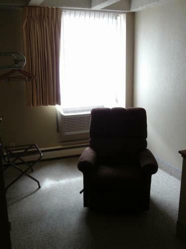 Hotel 5th Avenue Inn & Suites